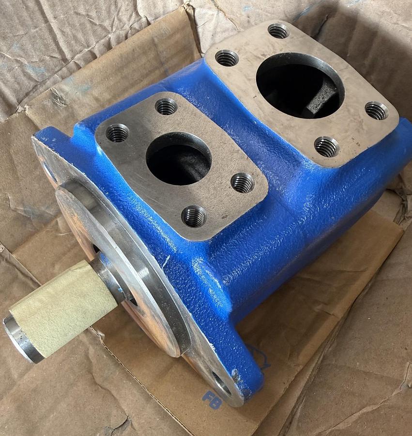 EATON VICKERS MODEL 02-137124-335 / 25AIC22R Hydraulic Single Vane Pump
