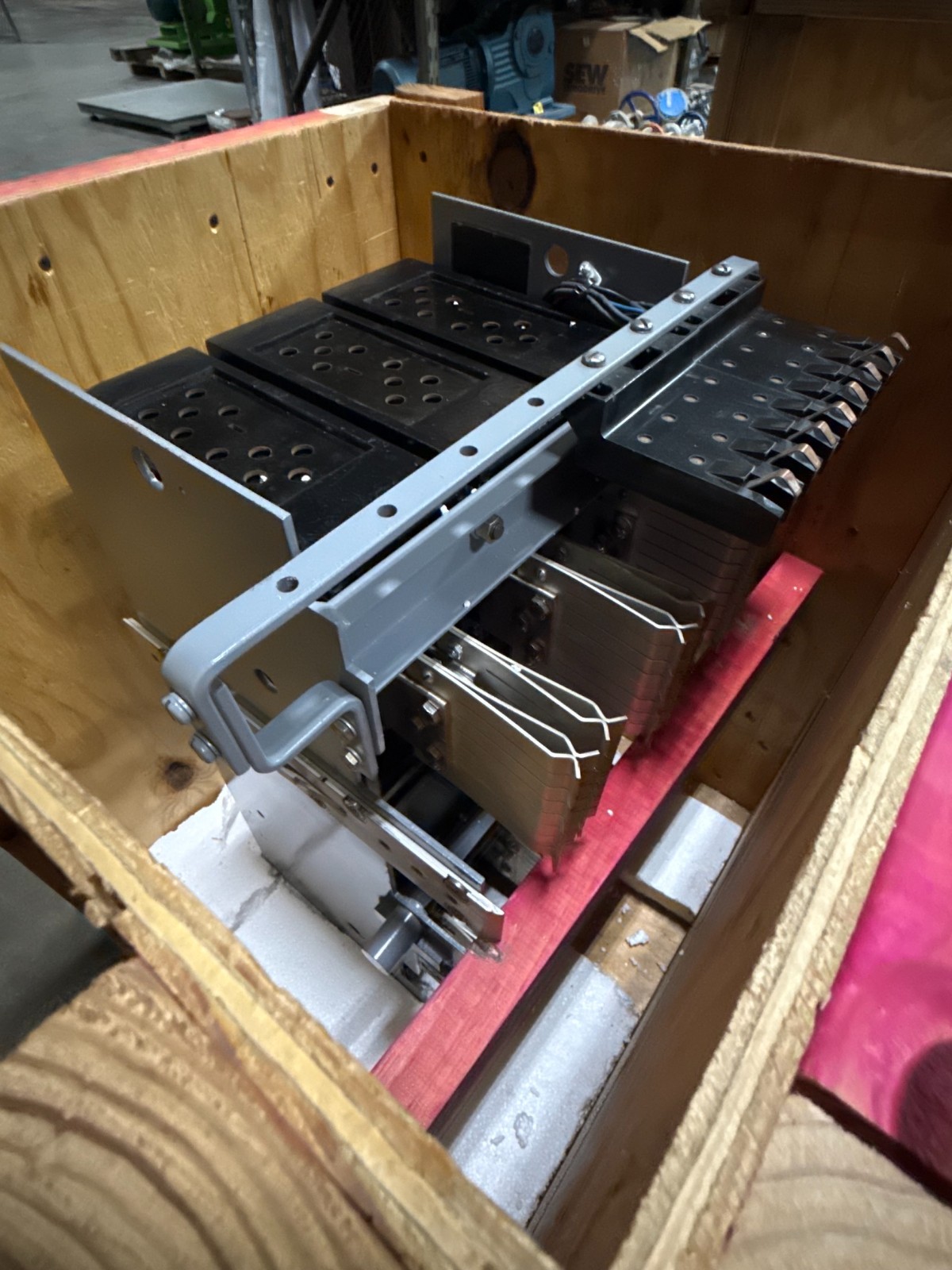 Refurbished Westinghouse 2000 AMP BREAKER 2YV1 PCC2000  SO # 62F3414 W/ DRAWOUT 600 V 3 POLE