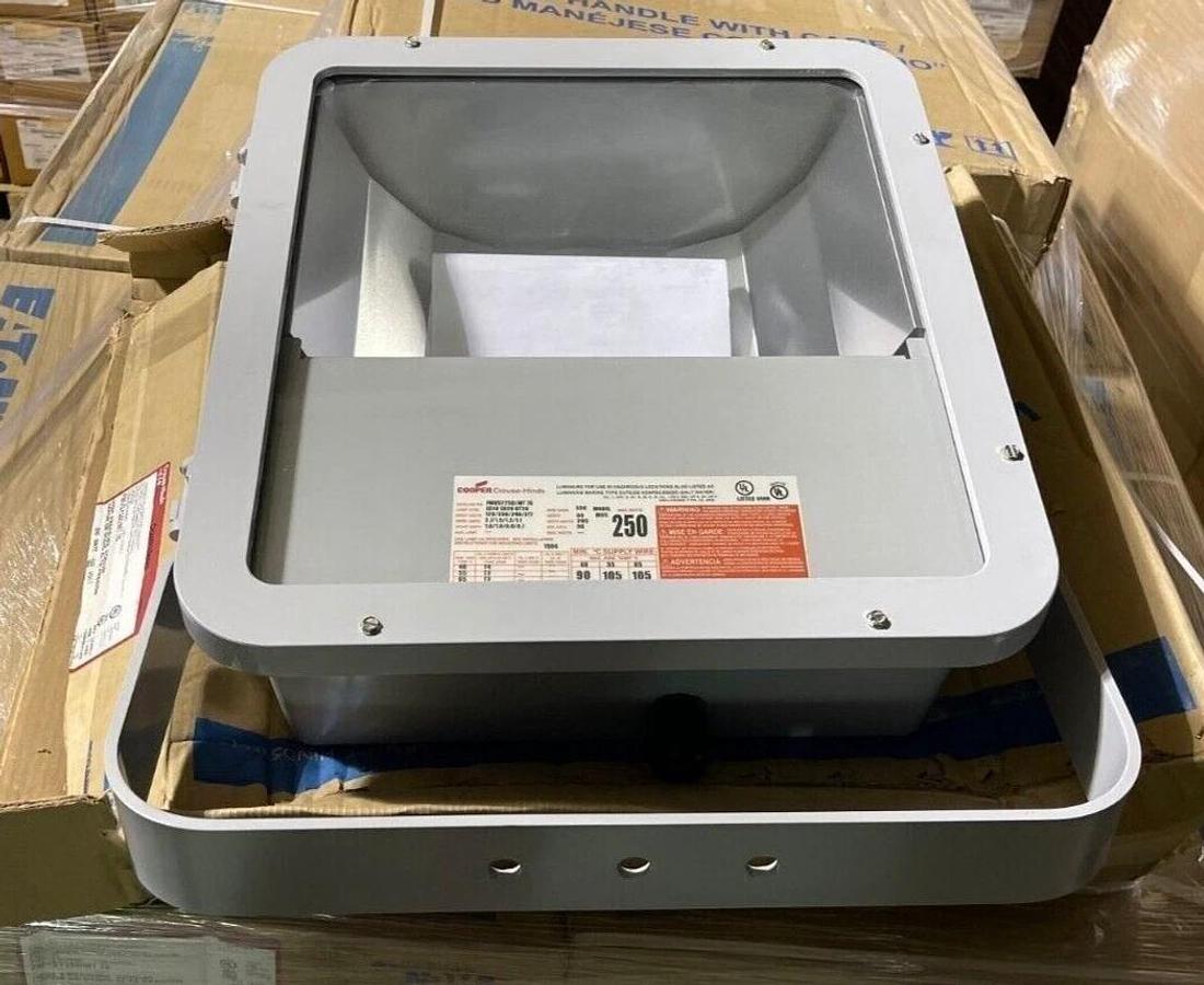 Crouse-Hinds Explosion Proof HID Floodlight FMVSY250/MT 120/208/240/277 V