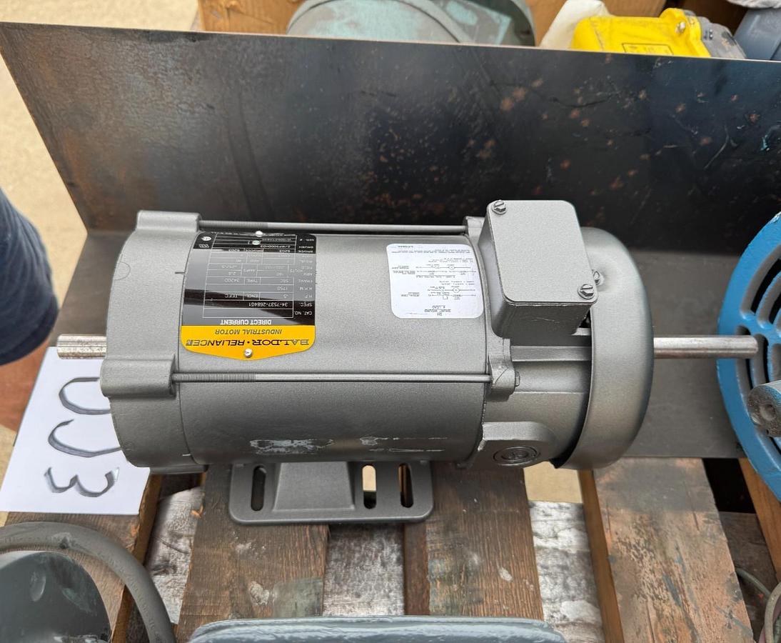BALDOR DC MOTOR DOUBLE SHAFTED JJ3 .5 HP MODEL 34-7537-2684G1 1750 RPM