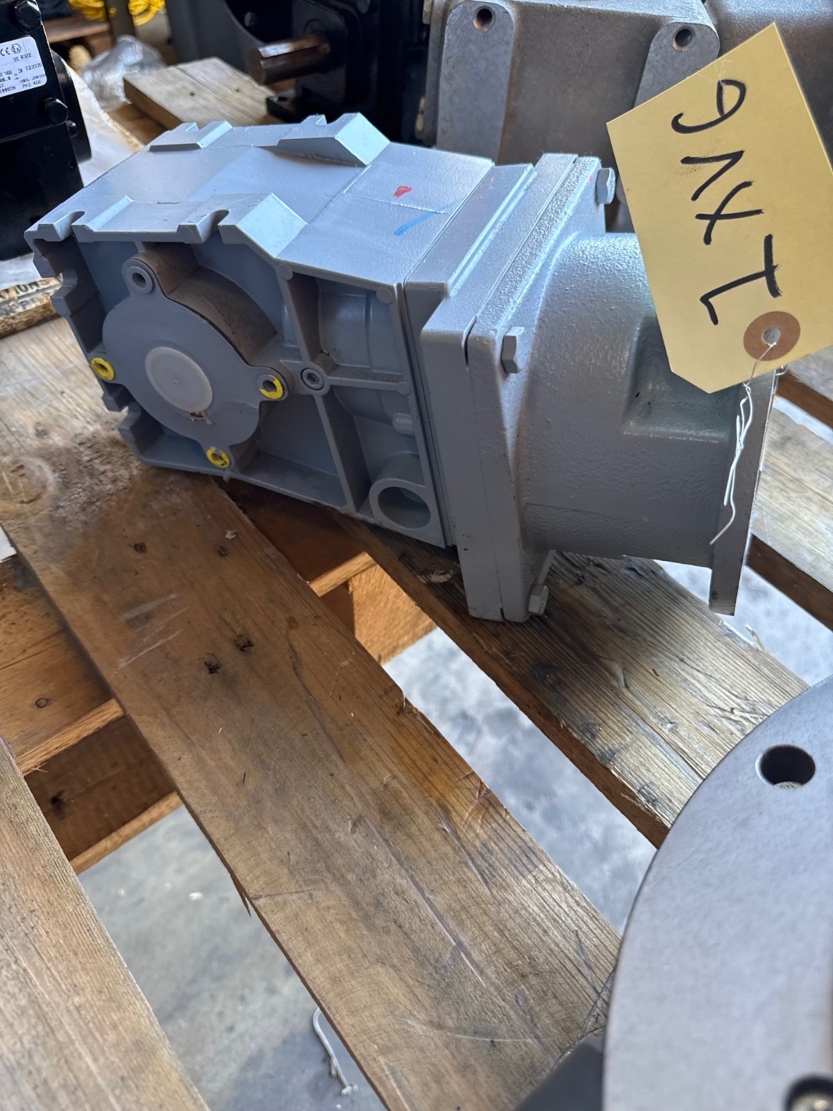 LENZE GEAR REDUCER 1XVG 1XVI MOD GKR04-2NHBR 81NM 171 R/MIN .41 CLP460