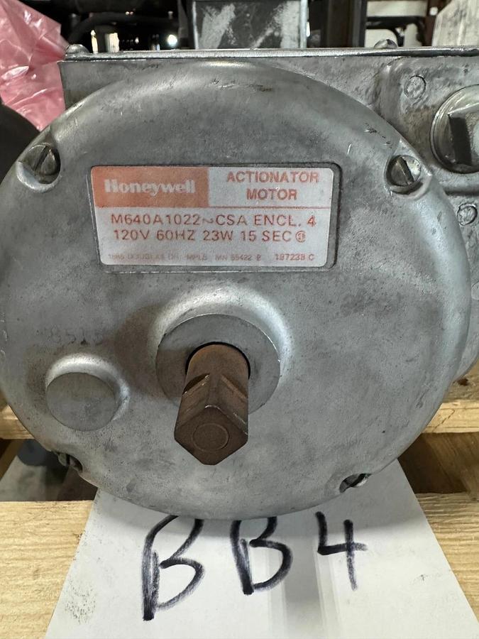 Honeywell Actionator Motor M640A 1020 BB4 120 V 1 PH 23 WATT 15 SEC