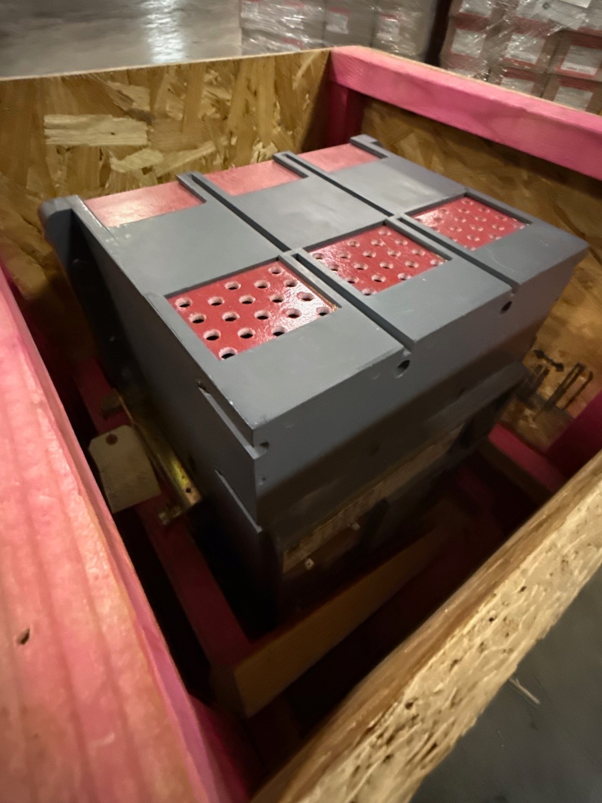 Refurbished BREAKER CUTLER-HAMMER SPB-100 MODEL SPBR330R 3000 AMP BREAKER 3000 AMP TRIP PLUG
