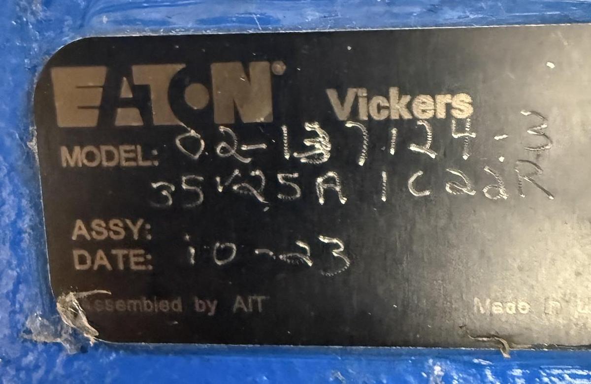 EATON VICKERS MODEL 02-137124-335 / 25AIC22R  Hydraulic Single Vane Pump 