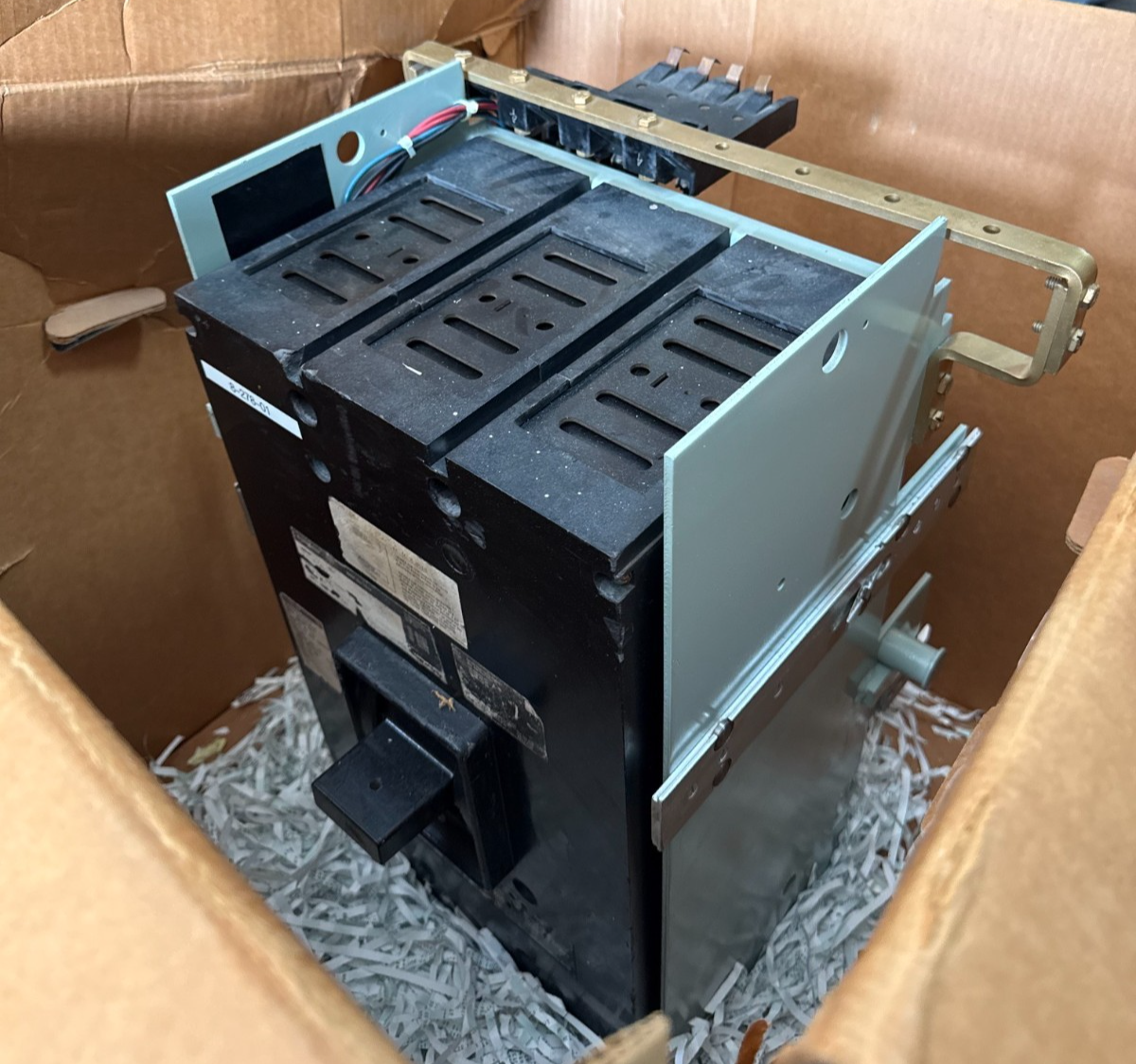 Refurbished WESTINGHOUSE 2000 AMP BREAKER MODEL PC3200FCSN 2YV9 FRAME 3P W/DRAWOUT