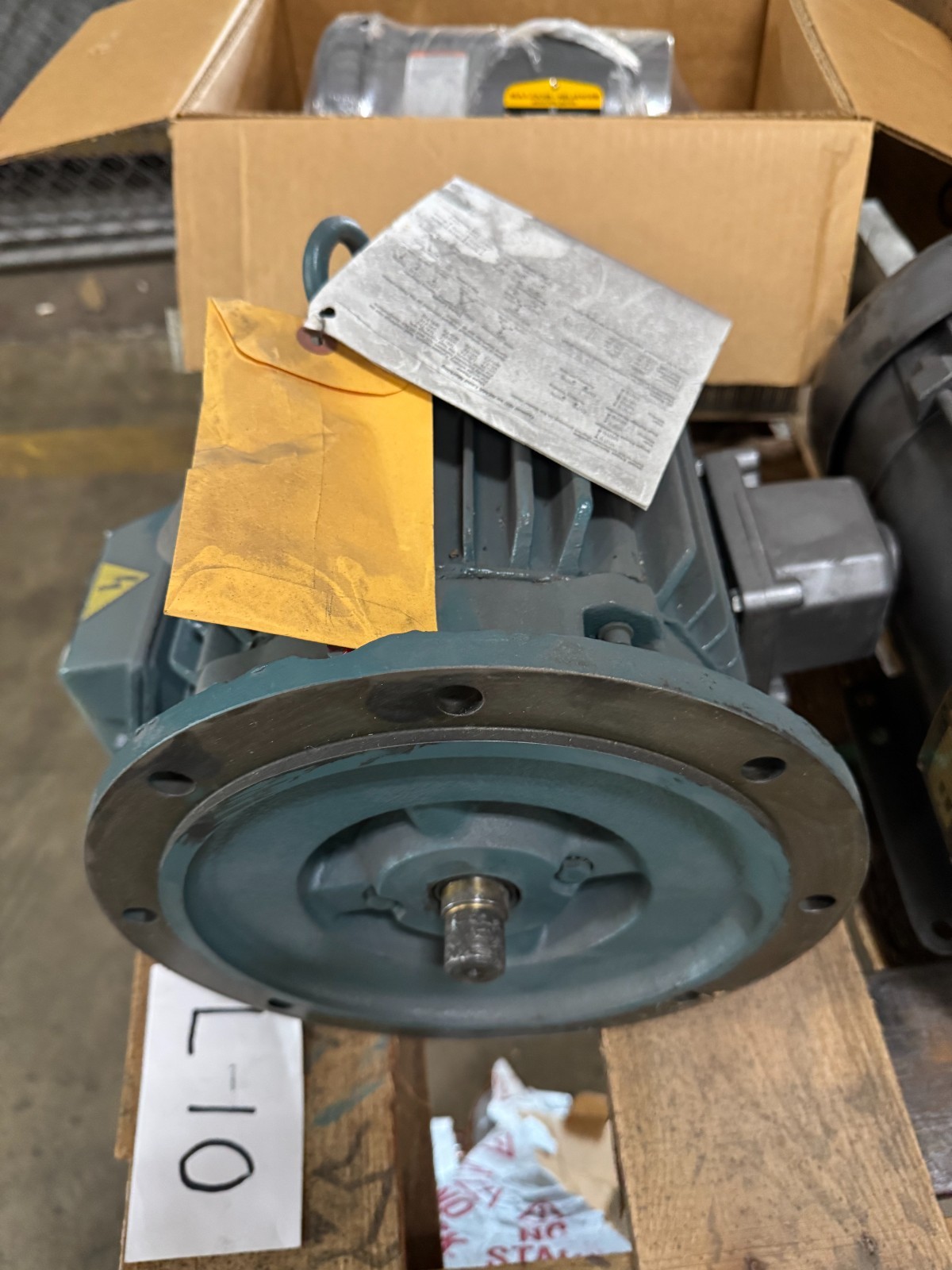 BALDOR Vertical MOTOR L10 1 HP MODEL CEM3556 1735 RPM 230/460 V 3 PH 4/2 AMP