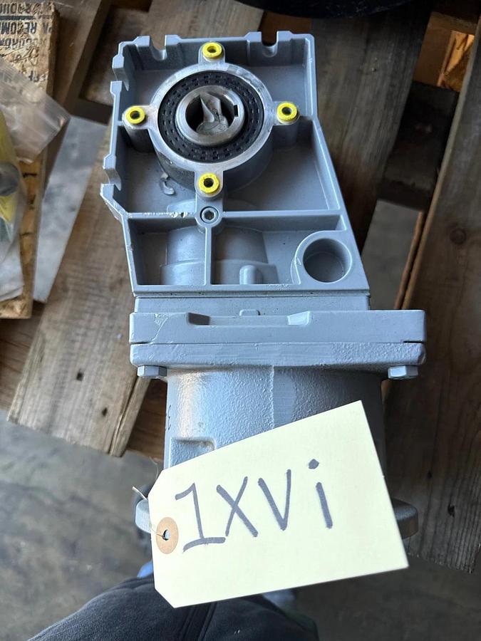 LENZE GEAR REDUCER 1XVG 1XVI MOD GKR04-2NHBR 81NM 171 R/MIN .41 CLP460