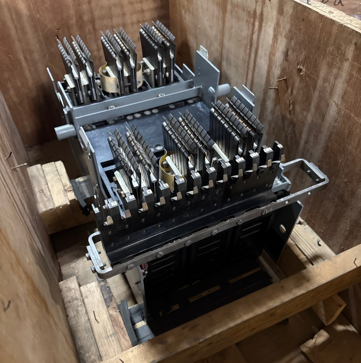 Refurbished BREAKER WESTINGHOUSE 2500 AMP 600 V MODEL PCC2500 2YN5