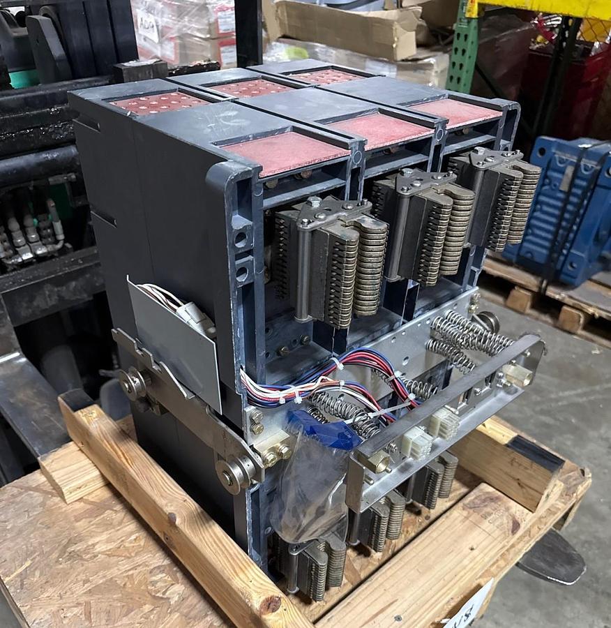 Refurbished BREAKER CUTLER-HAMMER SPB-100 MODEL SPBR330R 3000 AMP BREAKER 3000 AMP TRIP PLUG