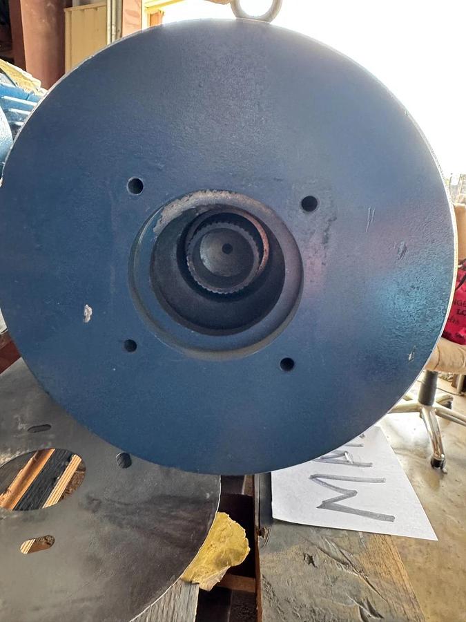 RELIANCE MOTOR MM2 7.5 HP MODEL B3056 1200 RPM 220/440 V 23/11.5 AMP 3 PH FR 256