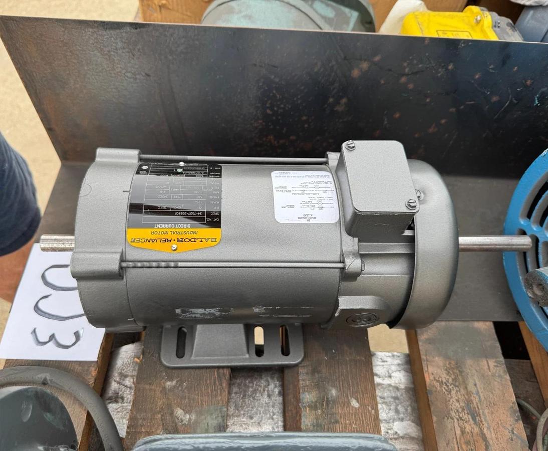 BALDOR DC MOTOR DOUBLE SHAFTED JJ3 .5 HP MODEL 34-7537-2684G1 1750 RPM