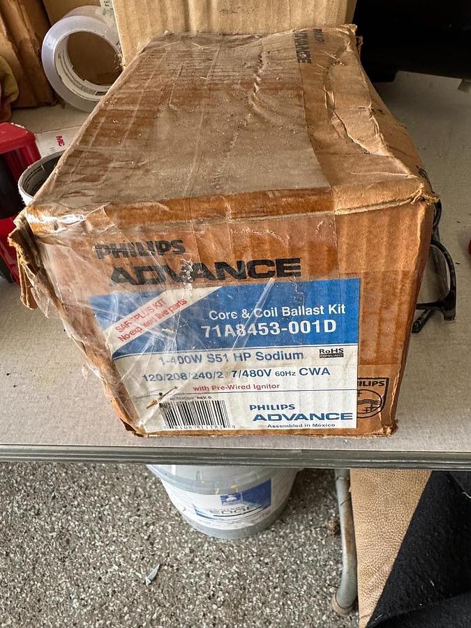 1 LOT Universal and Crouse Hinds Magnetic Ballast Kits new in boxes