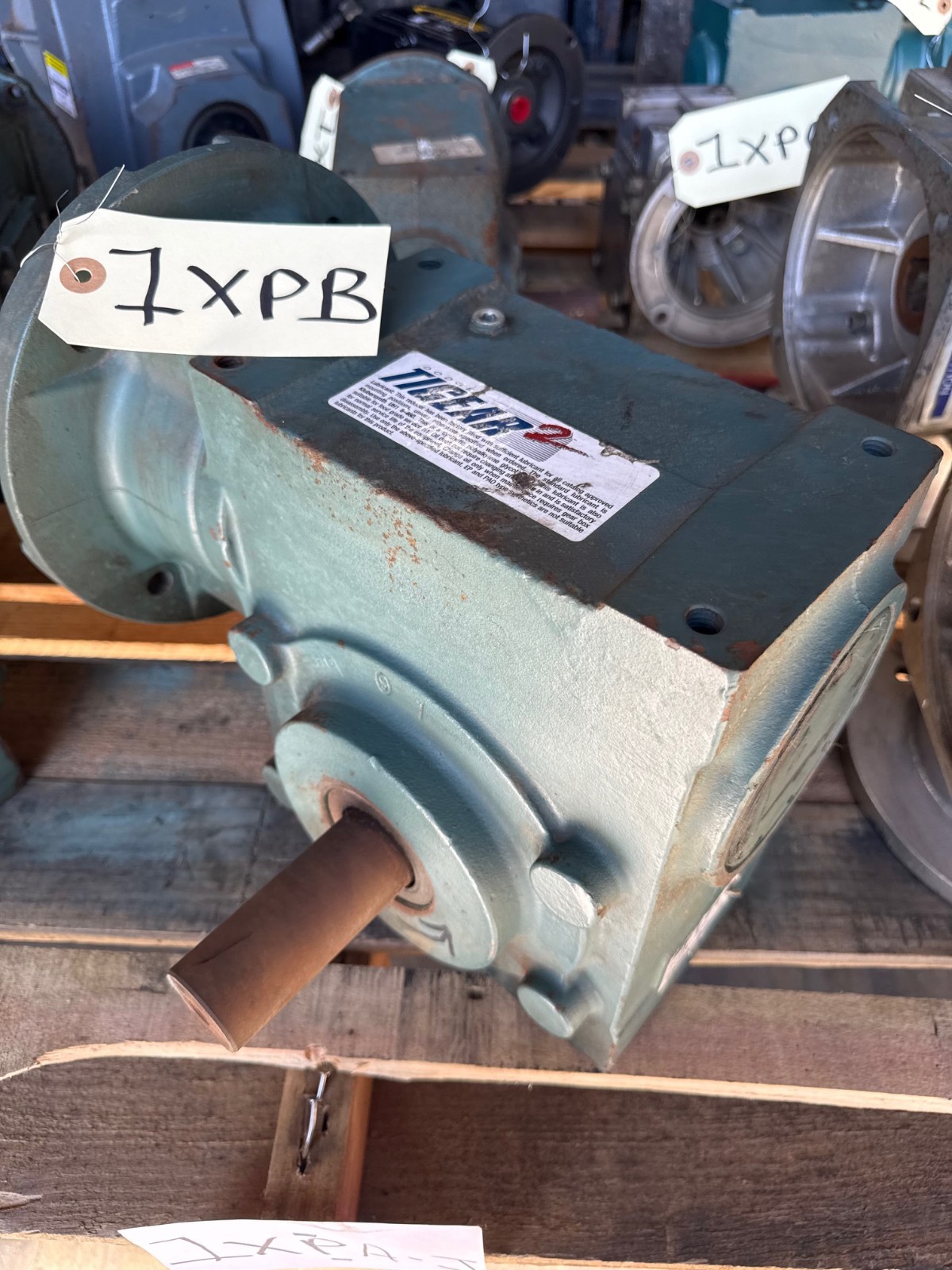 TIGEAR/2 BALDOR GEAR REDUCER 1XPA 1XPB MOD 35Q20R181750 RPM 20 TO 1 RATIO 5.96 H