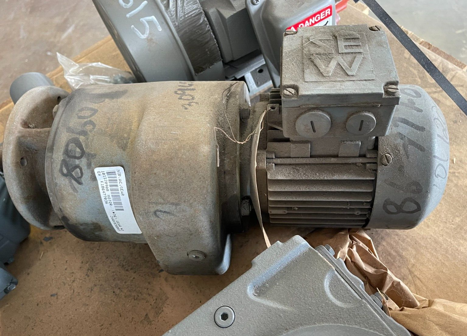 Sew Eurodrive Gearmotor .37 KW 266/460V 1680/ 24 RPM PF60DT71D4