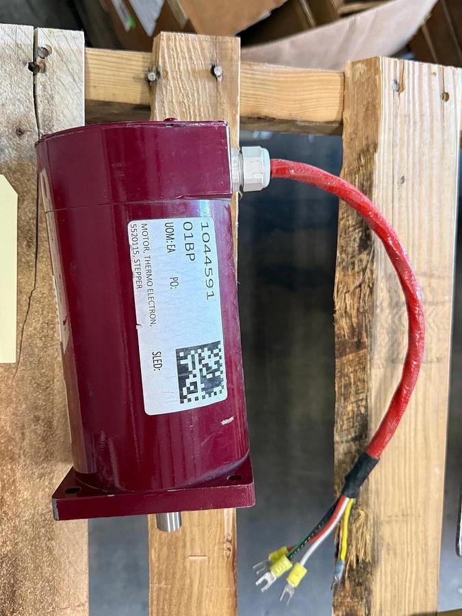 PACIFIC SCIENTIFIC 1.8 HP STEP MOTOR 1XD MOD E42SLHC-LSS-NS-02 1500 RPM 65 V DC