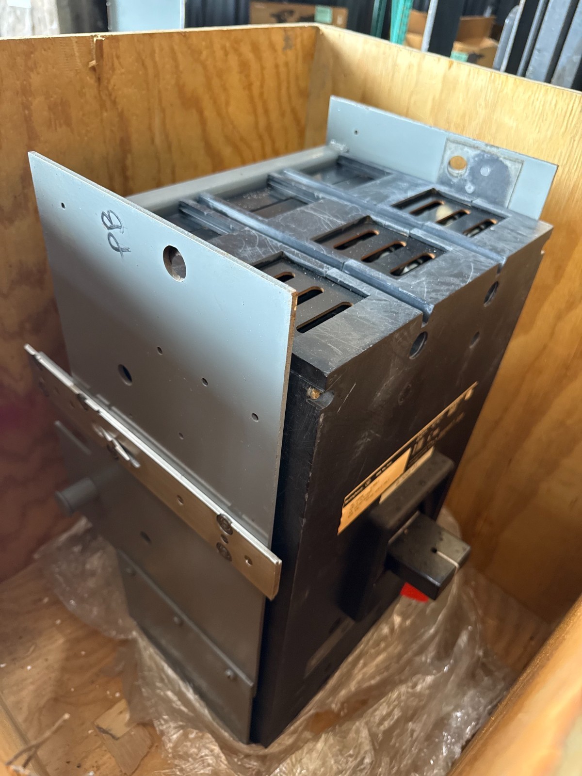 Refurbished Westinghouse 2000 AMP BREAKER PC32000FCSN 2YV5 600 3 POLE V 60 HZ 2KA PC 2000