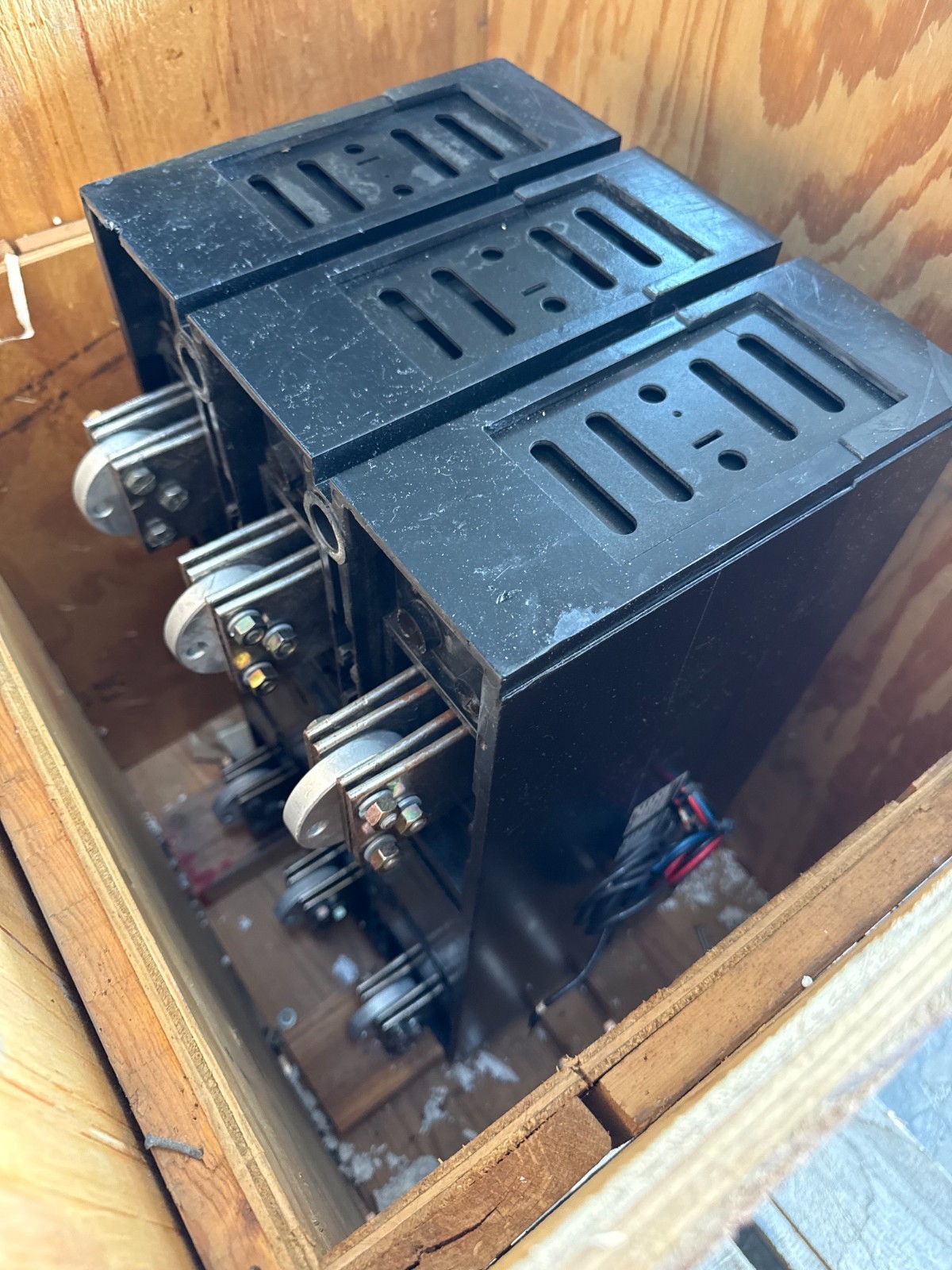 Refurbished Westinghouse 2000 AMP BREAKER PC2000  600 V 3 POLE 50/60 HZ 1600 AMP PLUG 2YV7