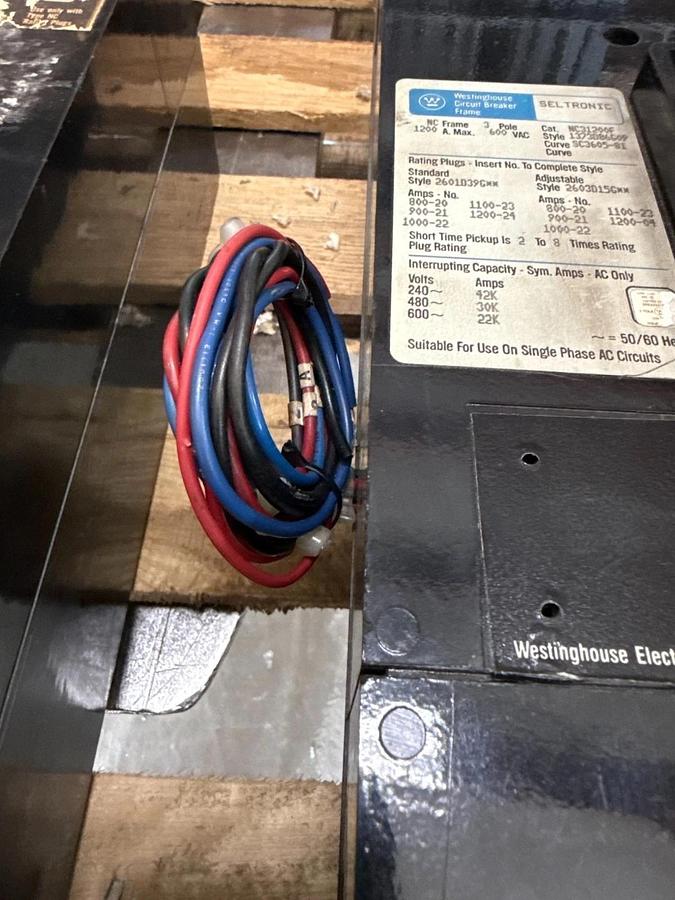 Refurbished WESTINGHOUSE SELTRONIC 1200 AMP 600 V BREAKER HNC31200F FRAME HNC 1200A 2YU1 2