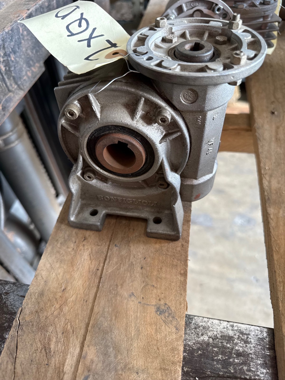ELSTO TRANSMISSION GEAR REDUCER 1XQD MOD MVF49VP63 80 TO 1 RATIO
