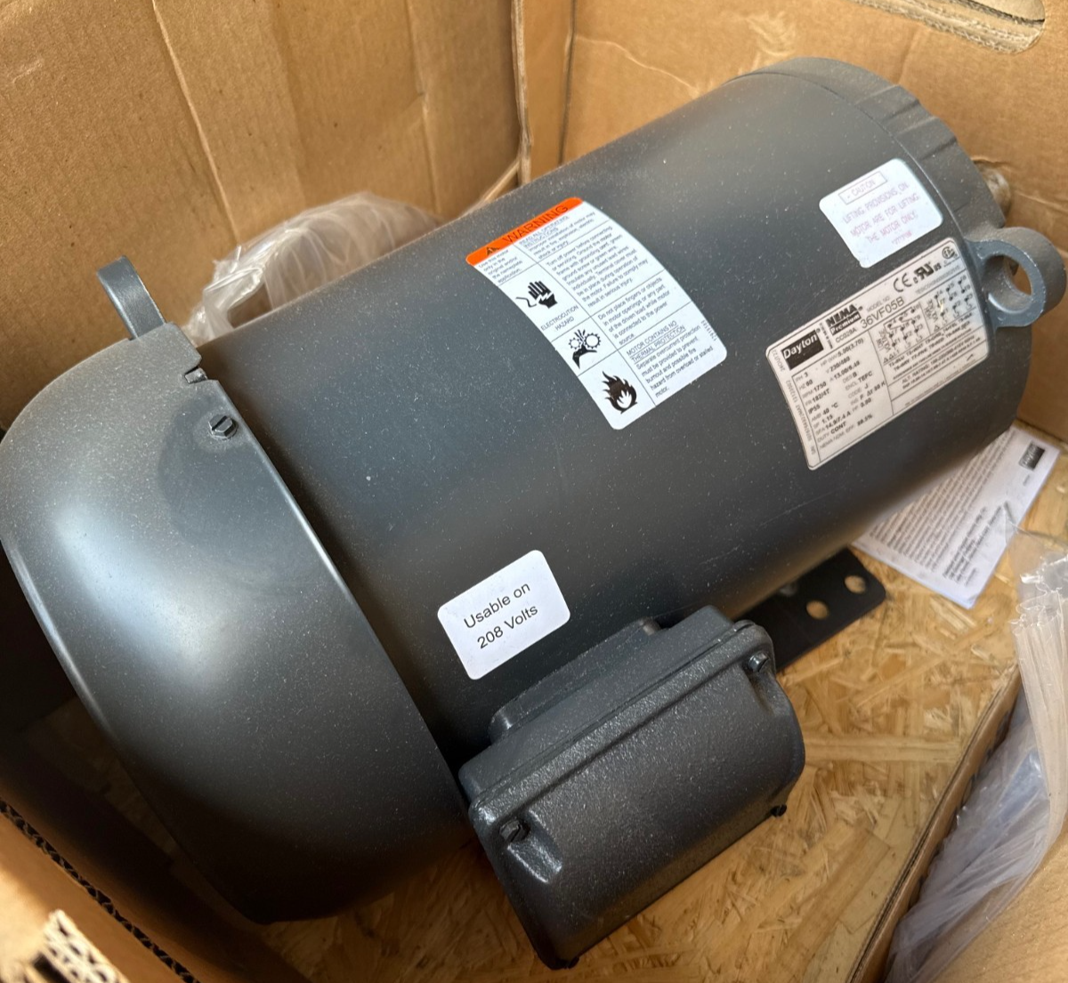 Dayton Motor 5 HP MODEL 36VF05B 2XMA 1750 RPM 208/460 V 15/7.4  AMP 3 PH FRAME 1