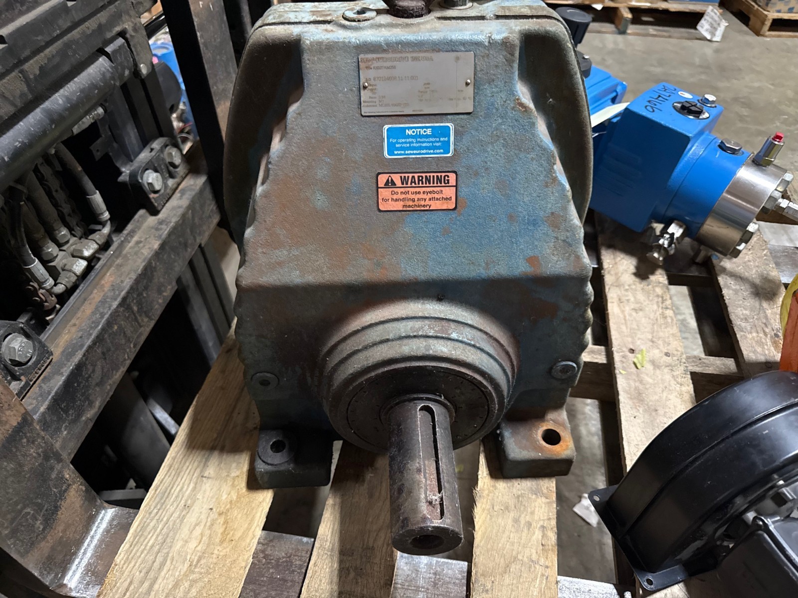 Used SEW-EURODRIVE GEAR REDUCER 2YDF MOD RX107AM256 2.64 RATIO 1860 TORQUE  SHAFT LEN