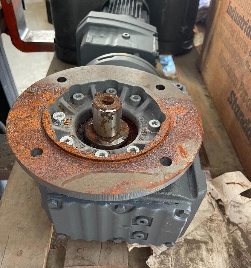 SEW EURODRIVE GEAR MOTOR KAF47 R37 DR63M4 .18 KW 240-266/415-460 V 1320-1620 RPM