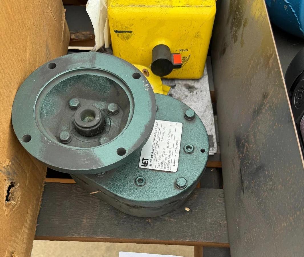 UNITED EQUIPMENT JJ2 MODEL XCEL2 M0813-01 3 HP 900 RPM OUT