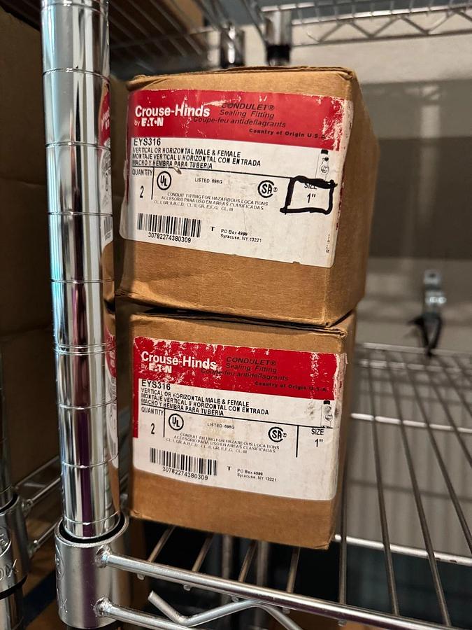 1 LOT CROUSE HINDS CONNECTORS UNIONS LIQ TITE CONNECTORS 49 PC'S