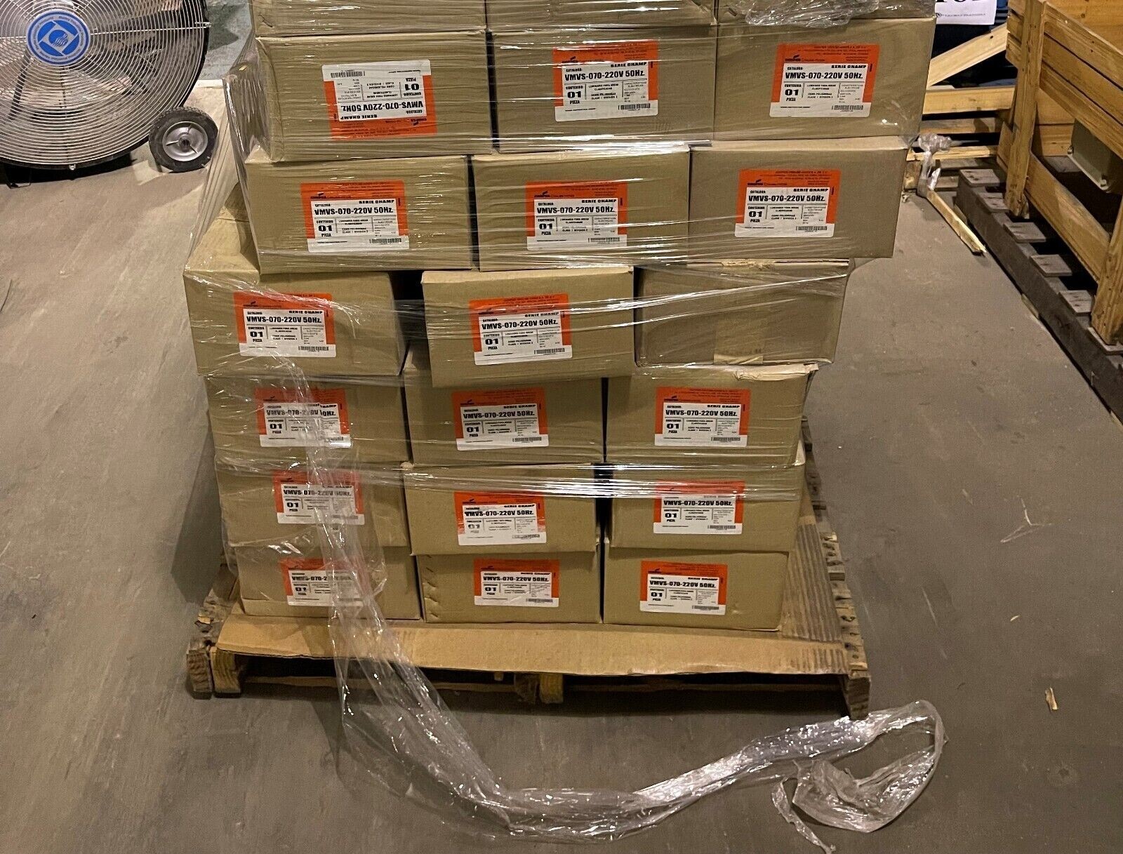 CROUSE HINDS CHAMP SERIES LUMINAIRE FOR HAZARDOUS LOCATIONS VMVS070-220-50