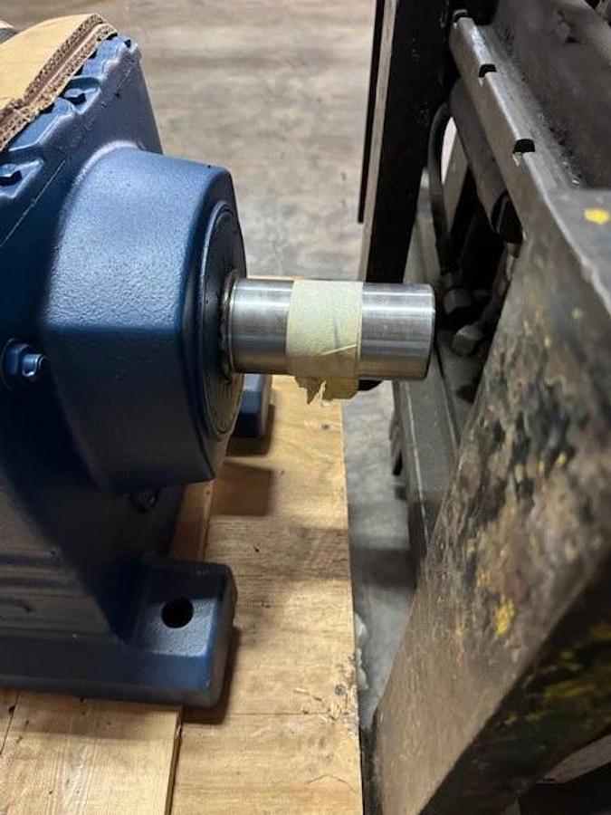 SEW-EURODRIVE GEAR MOTOR WA 42 43 MOD R107DSR180M4BE30HR/EG7C 1770 - 71 RPM 27 H