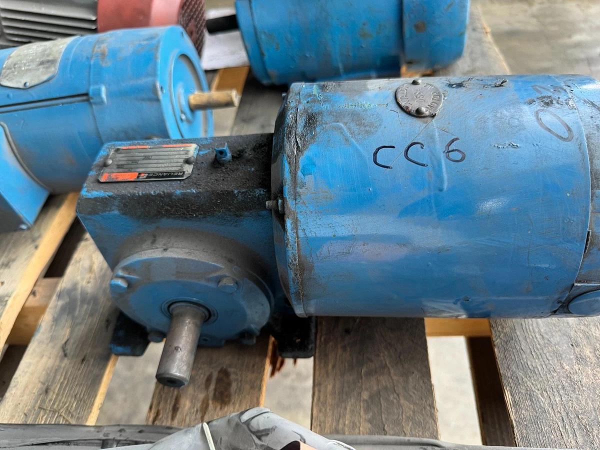 RELIANCE Gear Motor CC6 1/2 HP MODEL 56WG16 A 1725 TO 35 RPM 230/460 V