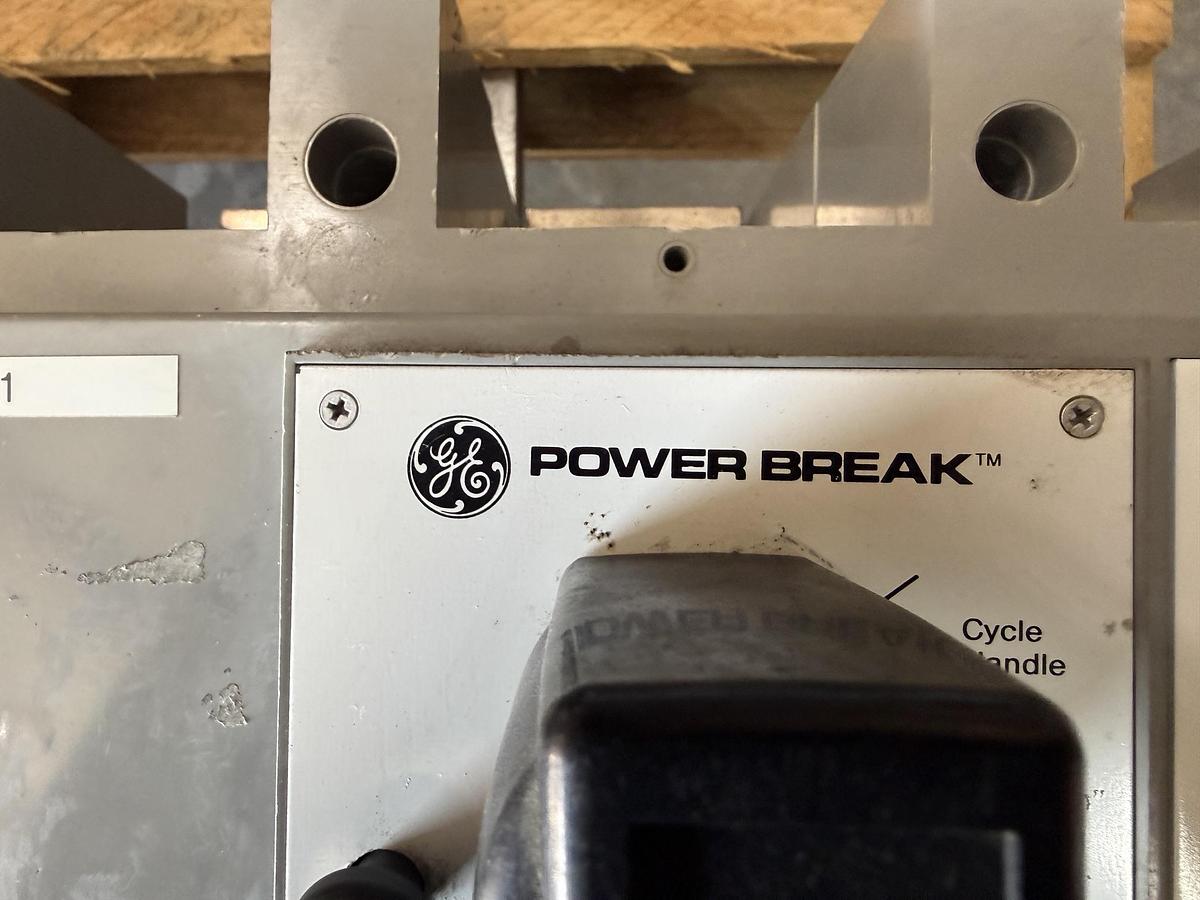 Refurbished GE 1600 AMP Power Break I Breaker MODEL TPY5616 2YY2 2YY3 1600A TRIP FULL SZ FRAME CAT TPY5616 TRIP PLUG AND AUX A B 24VUVR