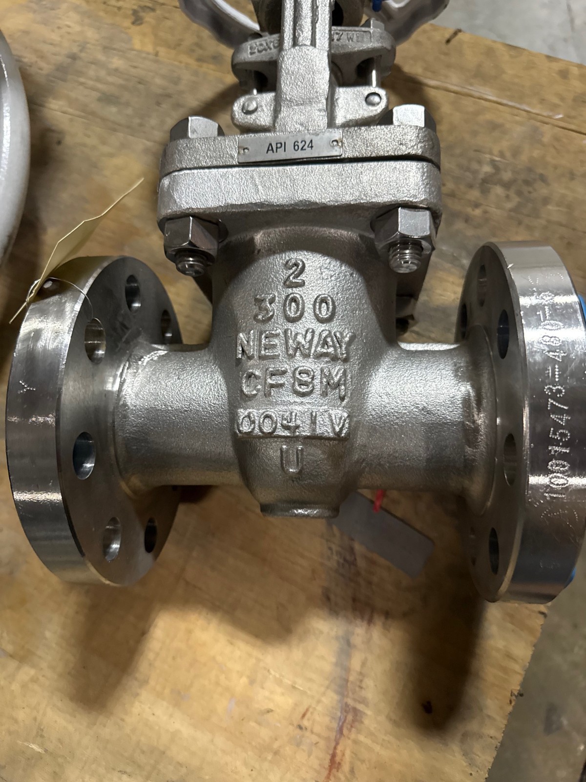 Used 2" 300 RF GATE VALVE 316 SS HANDWHEEL OP NEWAY 2G3RG12-6-GRA-ULE 2YM2 3 4