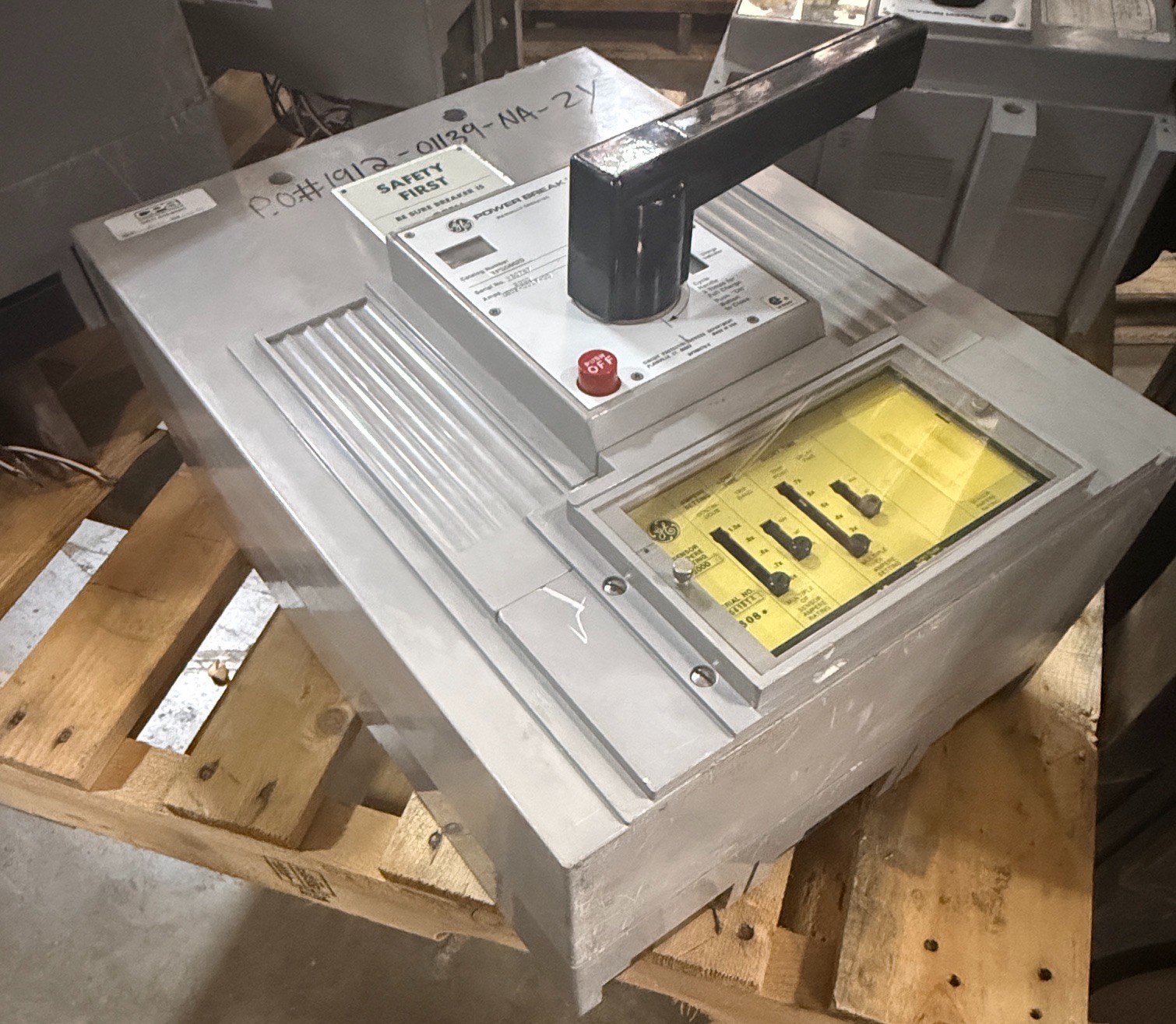 Refurbished General Electric 2000 AMP Power Break I BREAKER MODEL TPSS6620 W VERSA TRIP 2YX4