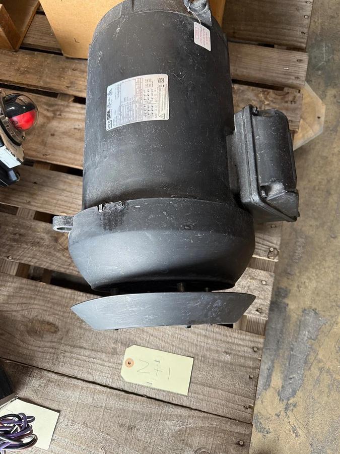 WEG Motor 5 HP MODEL 00512ET3ER215TC-S ZT1 1175 RPM 230 460 V 3 PH 13.5/6.7 AMP