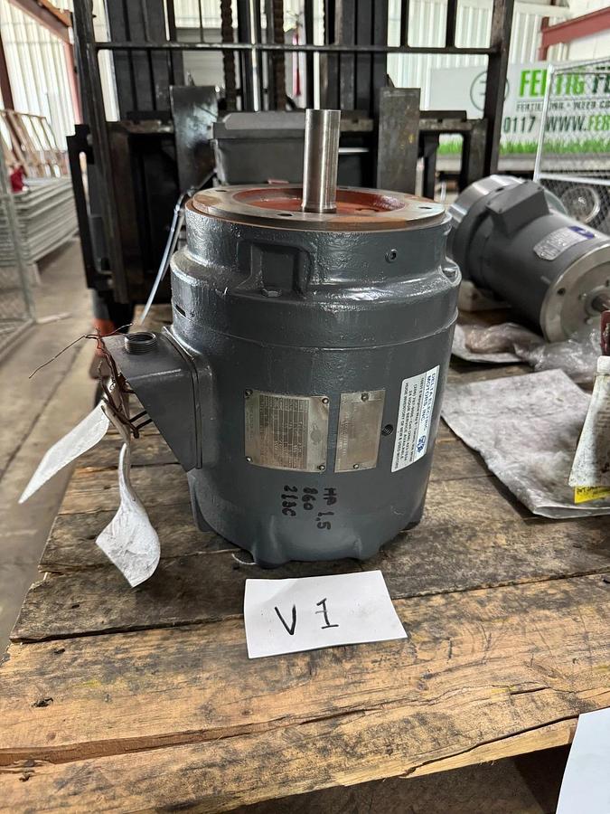 LOUIS ALLIS MOTOR V1 1.5 HP MODEL 5282520170 860 RPM 440 V 3 PH 4 AMP F 213C
