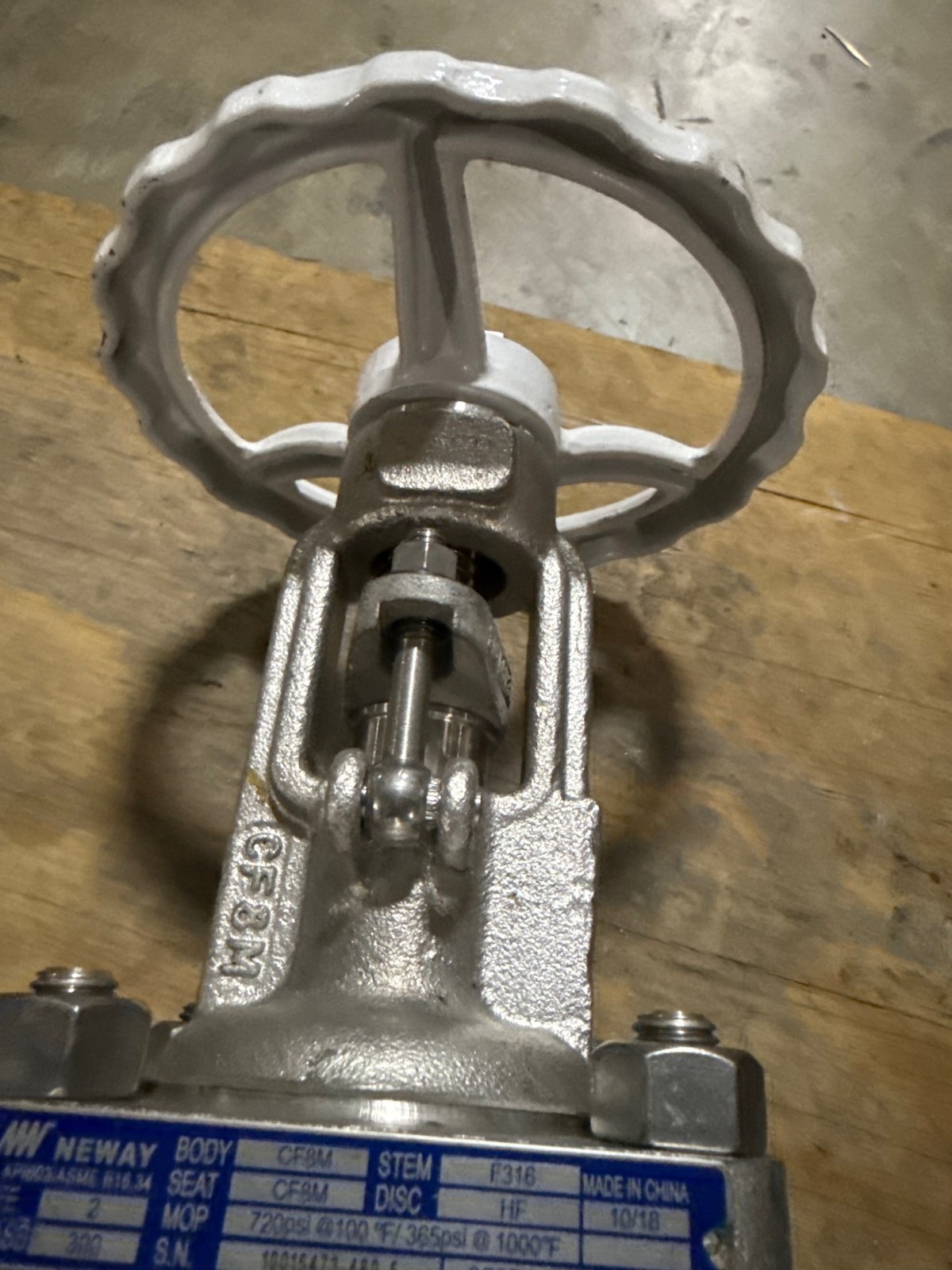 Used 2" 300 RF GATE VALVE 316 SS HANDWHEEL OP NEWAY 2G3RG12-6-GRA-ULE 2YM2 3 4