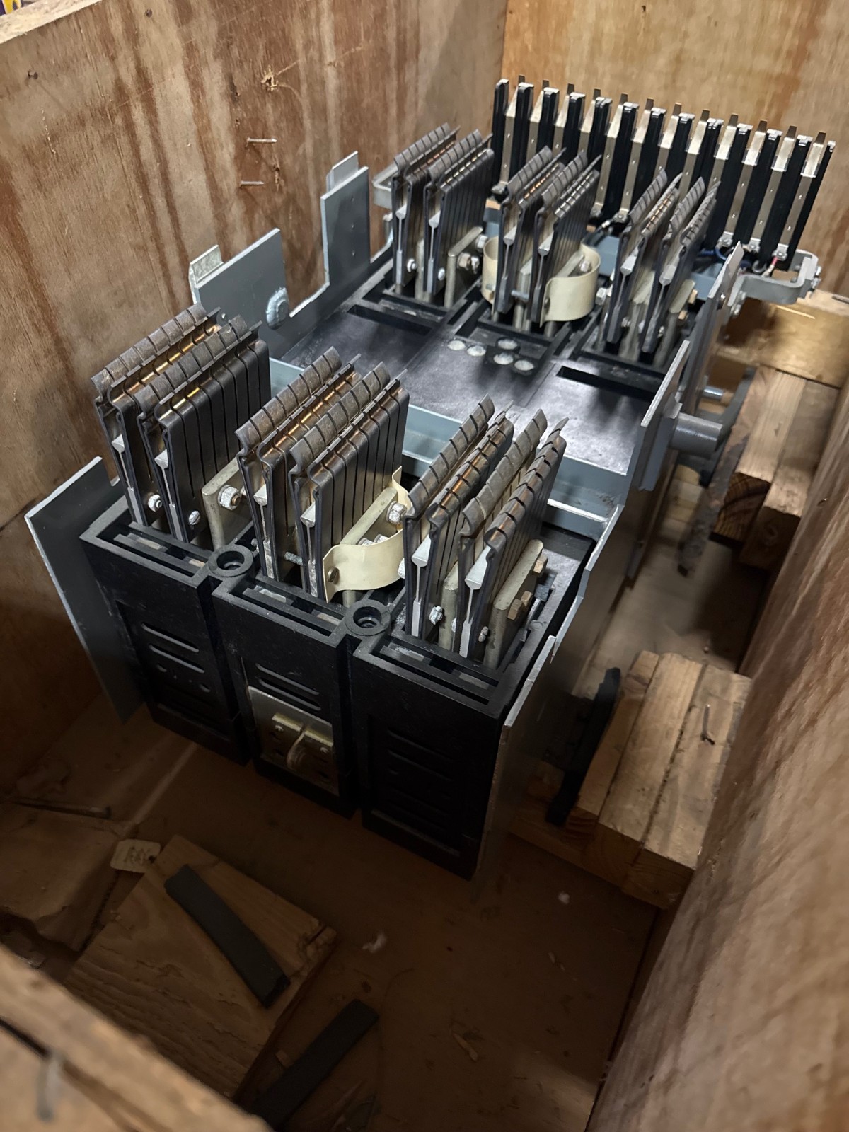 Refurbished BREAKER WESTINGHOUSE 2500 AMP 600 V MODEL PCC2500 2YN5