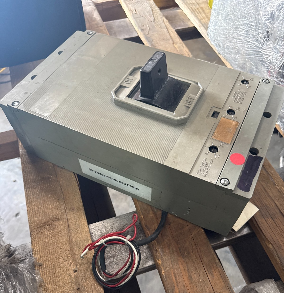Refurbished ITE 1000 AMP BREAKER MODEL HP3-M100 TYPE ETM 1000 AMP SHUNT TRIP NO. 2YW8