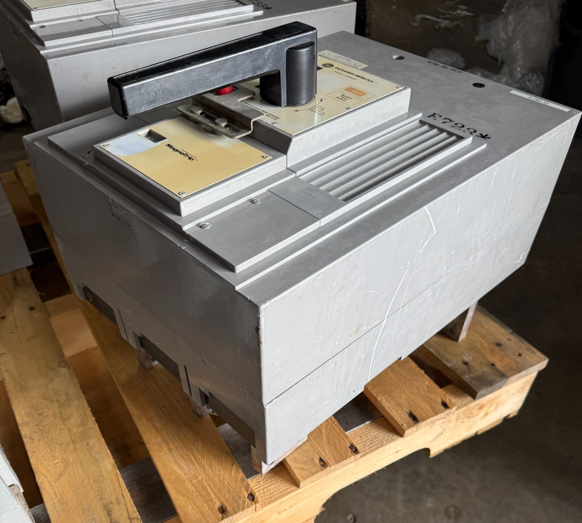 Refurbished General Electric 2000 AMP Power Break I BREAKER MODEL TPY6620  W MagneTrip 2YX1