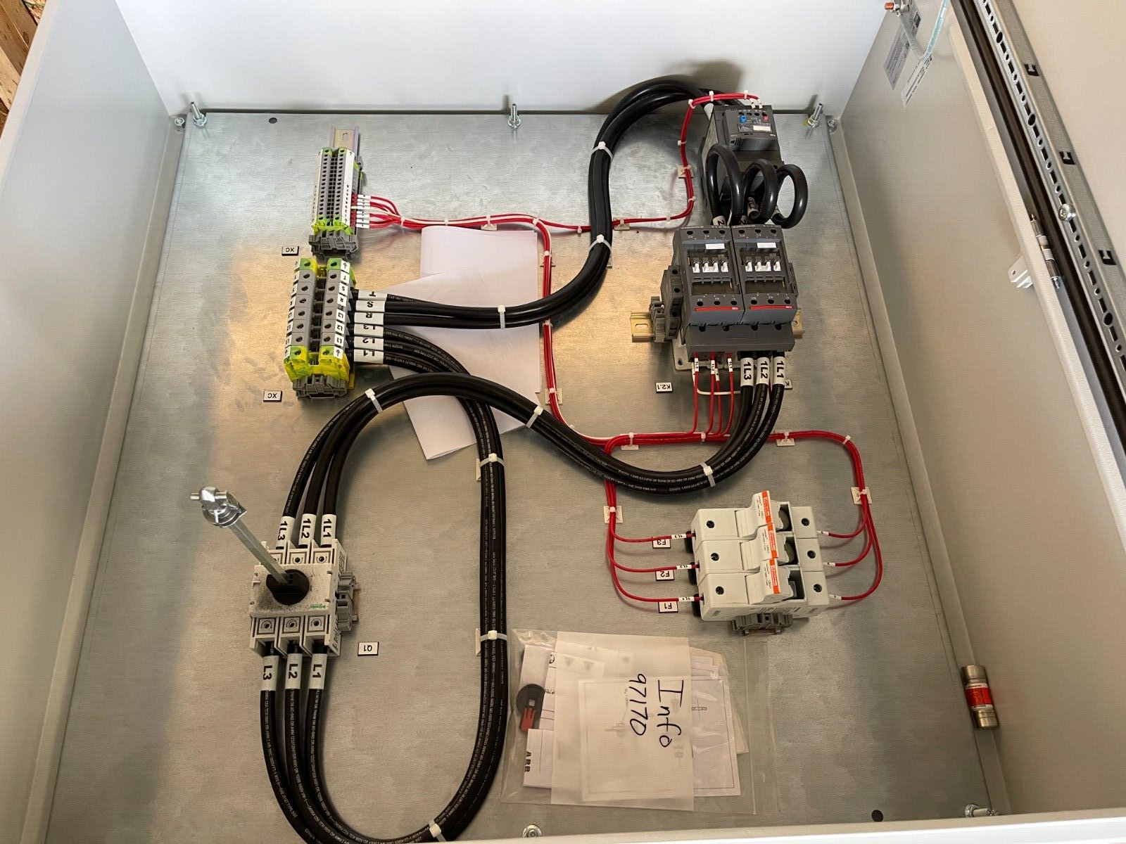 AUMA 800 Amp MOTOR Starter 35" X 35" X 12" ENCLOSURE AOOO225056 ABB BREAKERS