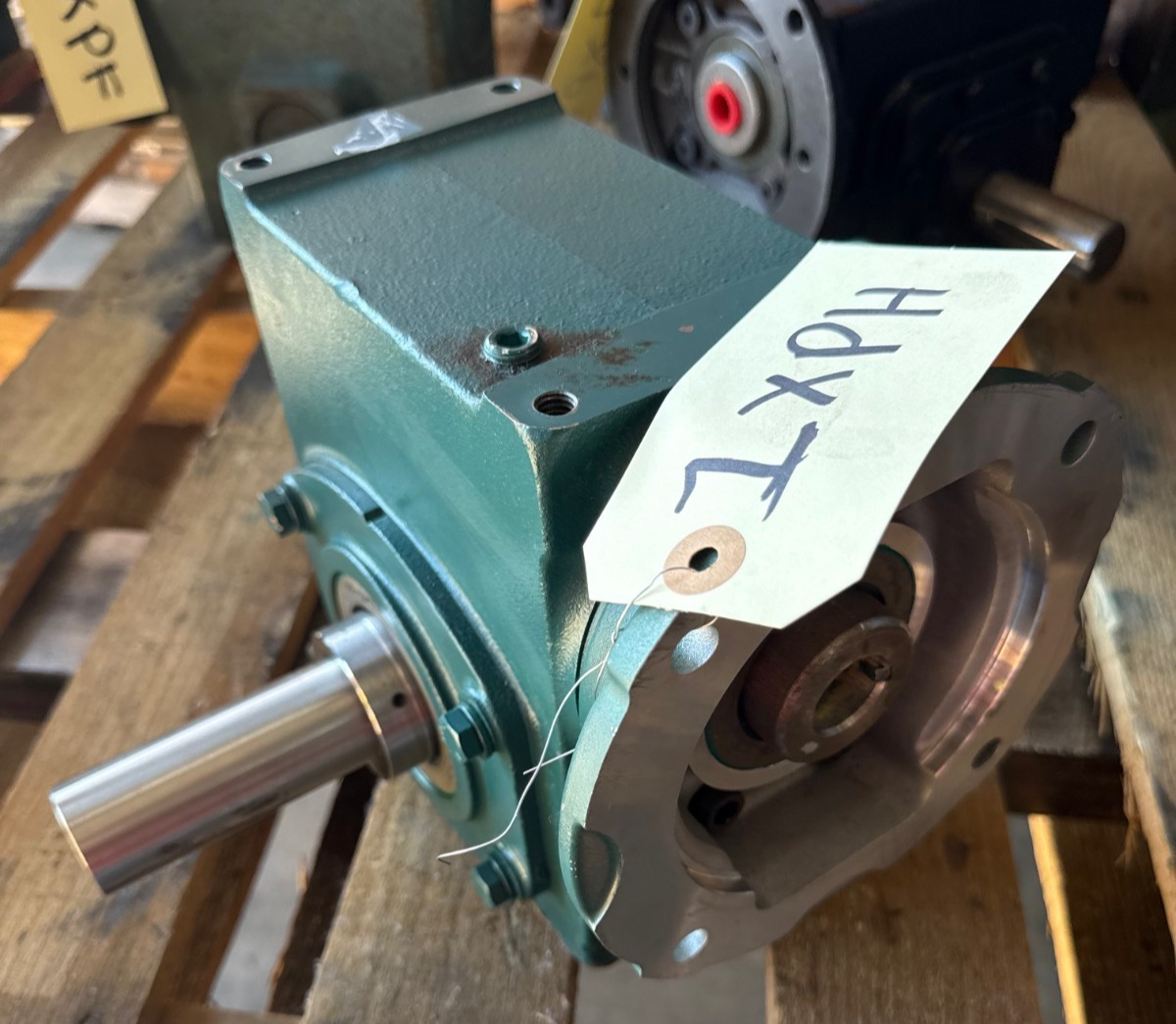 TIGEAR/2 BALDOR GEAR REDUCER 1XTA 1XPH MODEL 26Q20H14 1750 RPM 20 TO 1 RATIO