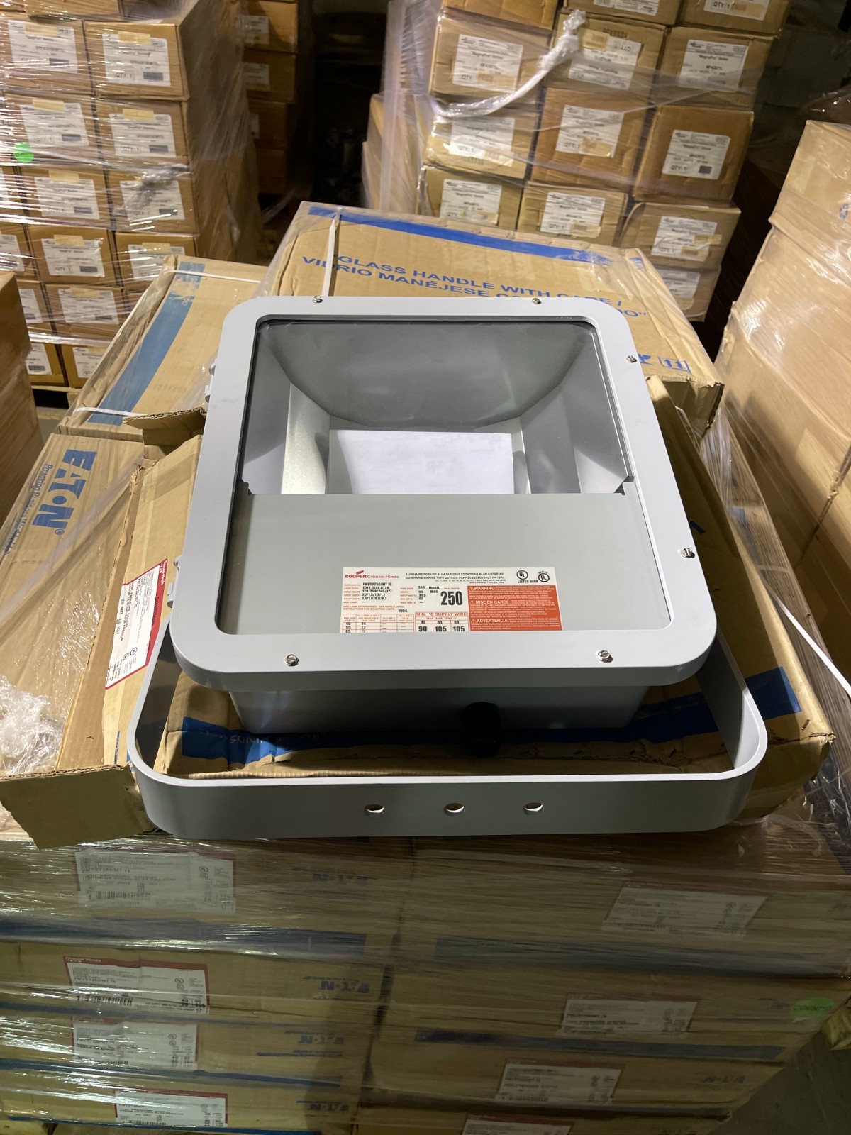 CROUSE HINDS CHAMP SERIES AD6 FMVSY250/MT 76 HIGH PRESS SODIUM 250 WATT 120/208/
