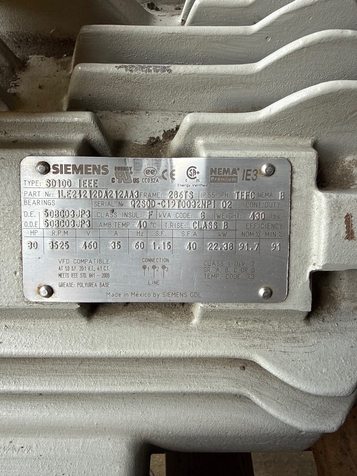 SIEMENS INVERTER DUTY MOTOR 30 HP MODELSD100IEEE 2XWB 3525 RPM 460 V 3 PH 35 A