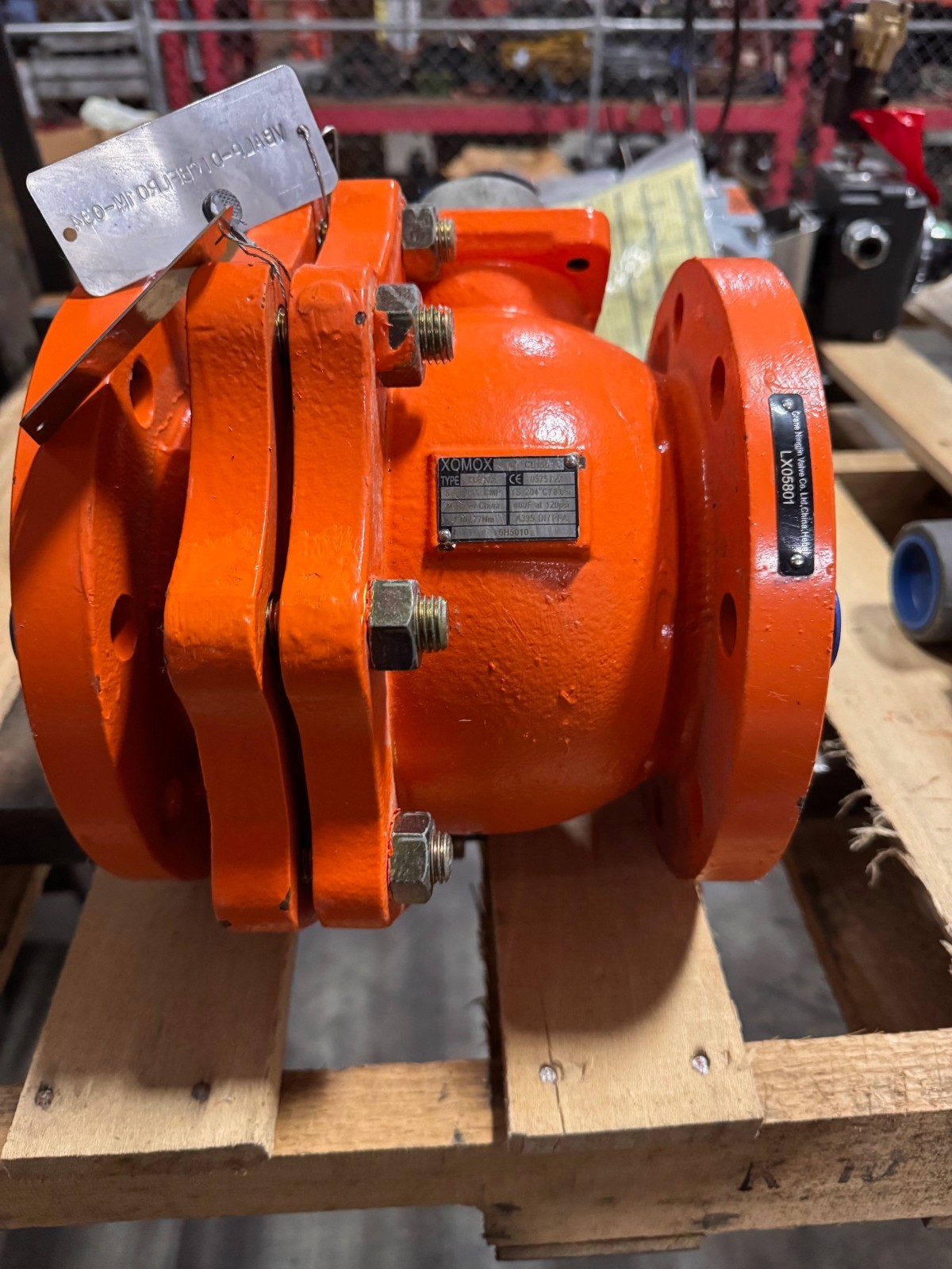 XOMOX 4" 150 RF FP PFA LINED BALL VALVE ZF5 CAT XLB12A HANDLE OP