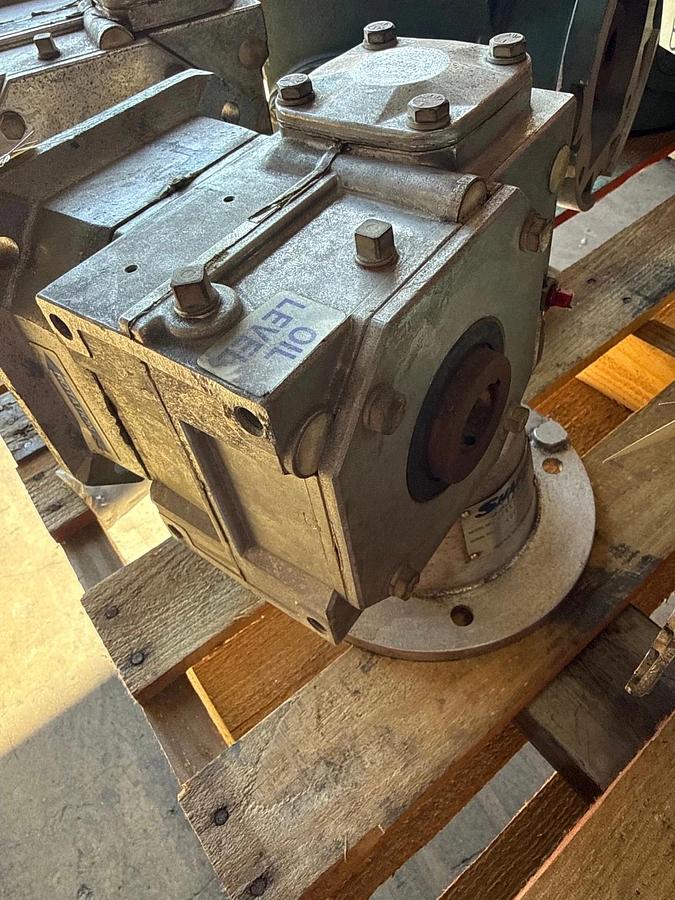 SHARP MIXER REGAL/SPARTAN GEAR REDUCER 1XPC MOD 2/1E3M-15 AL505100/1A56C1.00 175