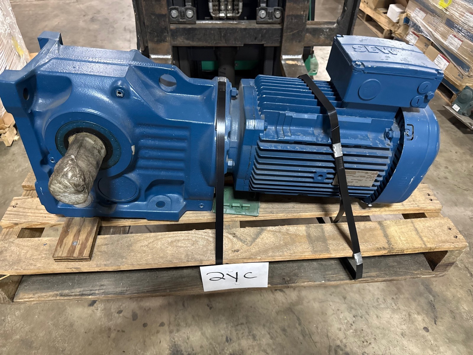 SEW-EURODRIVE GEAR MOTOR 2XD MOD K87DRE160MC4/DH 15 HP 230/460 V 36.5/18,3 AMP