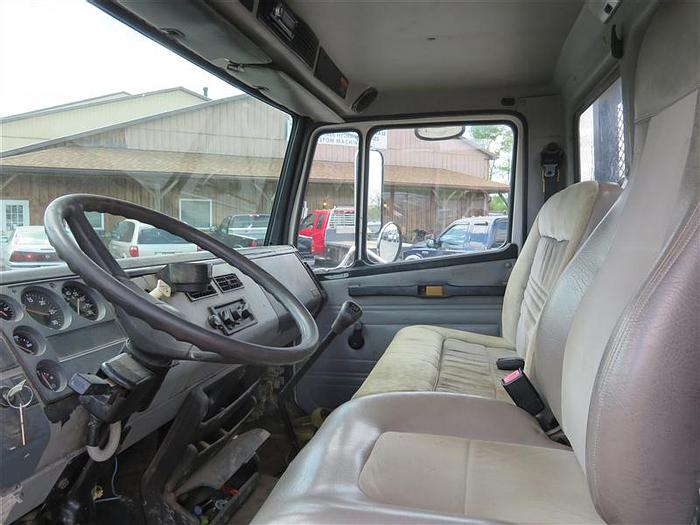 Used 2000 Freightliner FL70 Flatbed Truck