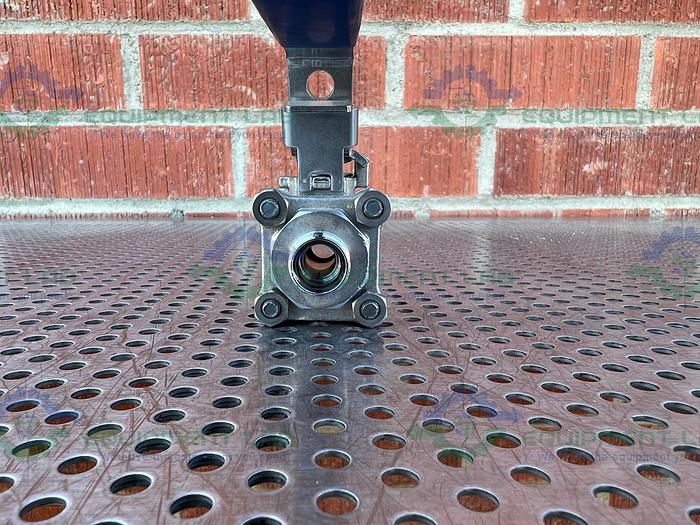 Used Hylok  S02BH-8T Ball Valve w/ 3/4" Threaded Fitting