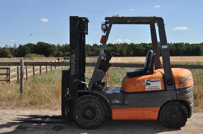 Used 1998 TOYOTA 2.5 TONNE